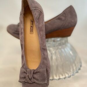 Paul Green, classic comfort bow with wooden wedge, suede slip on shoes, 7.5 tan